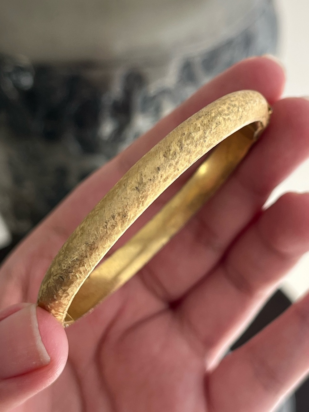 Vintage Trifari Crown 40s Classic Brushed Gold-Tone Hinged Bangle Bracelet